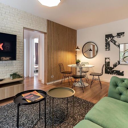 Downtown Retreat: Spacious 2-Br By Unirii Square 부쿠레슈티 외부 사진