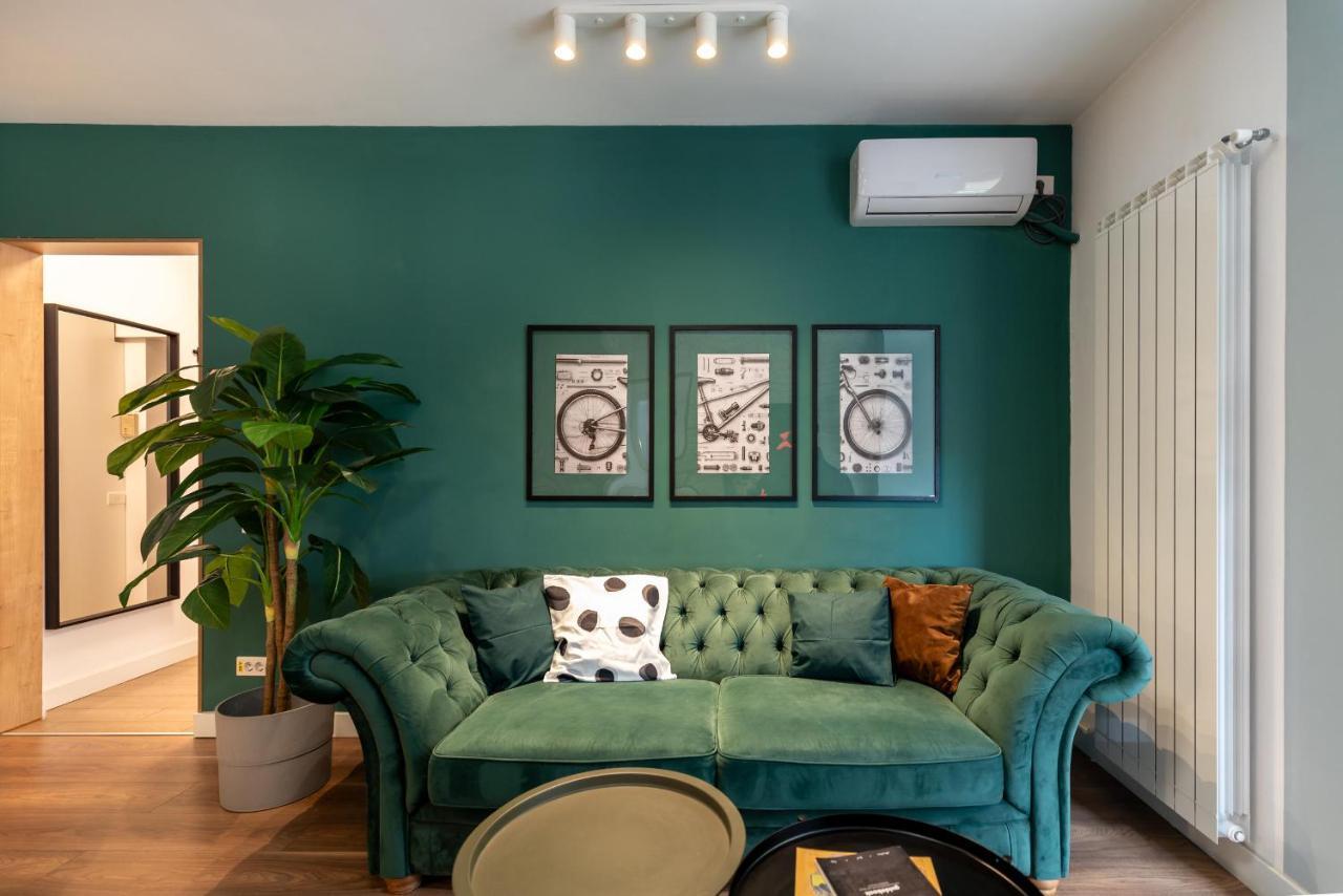 Downtown Retreat: Spacious 2-Br By Unirii Square 부쿠레슈티 외부 사진