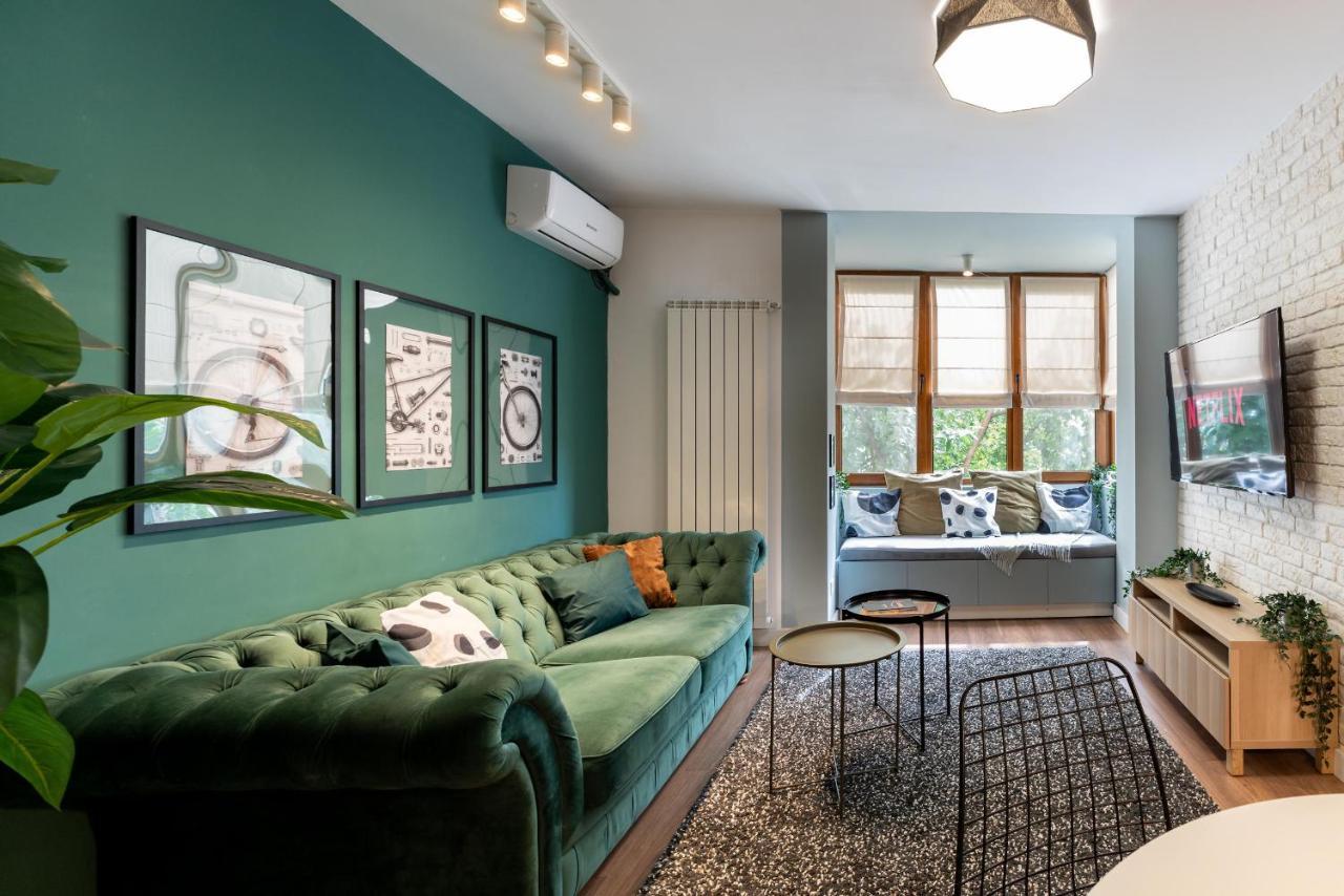 Downtown Retreat: Spacious 2-Br By Unirii Square 부쿠레슈티 외부 사진