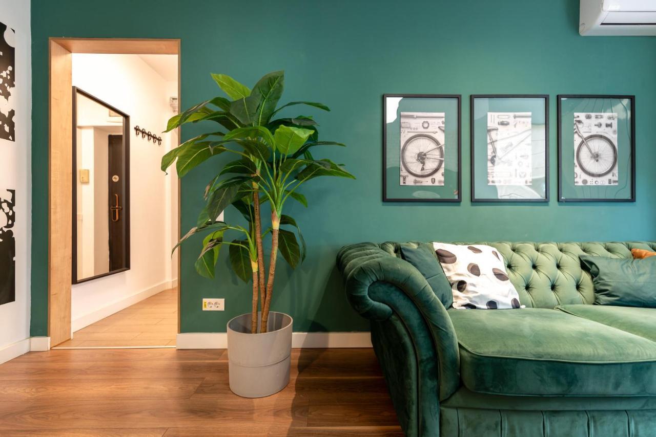 Downtown Retreat: Spacious 2-Br By Unirii Square 부쿠레슈티 외부 사진