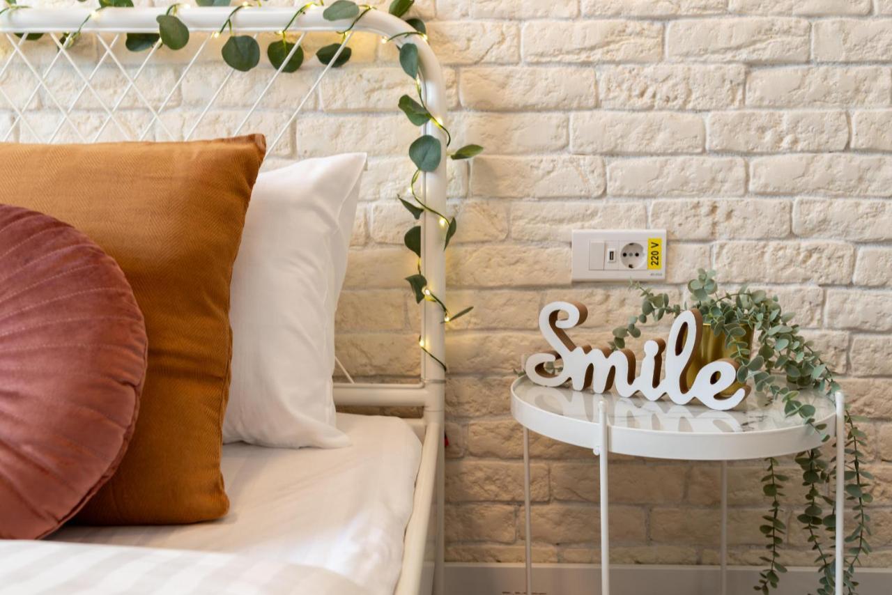 Downtown Retreat: Spacious 2-Br By Unirii Square 부쿠레슈티 외부 사진