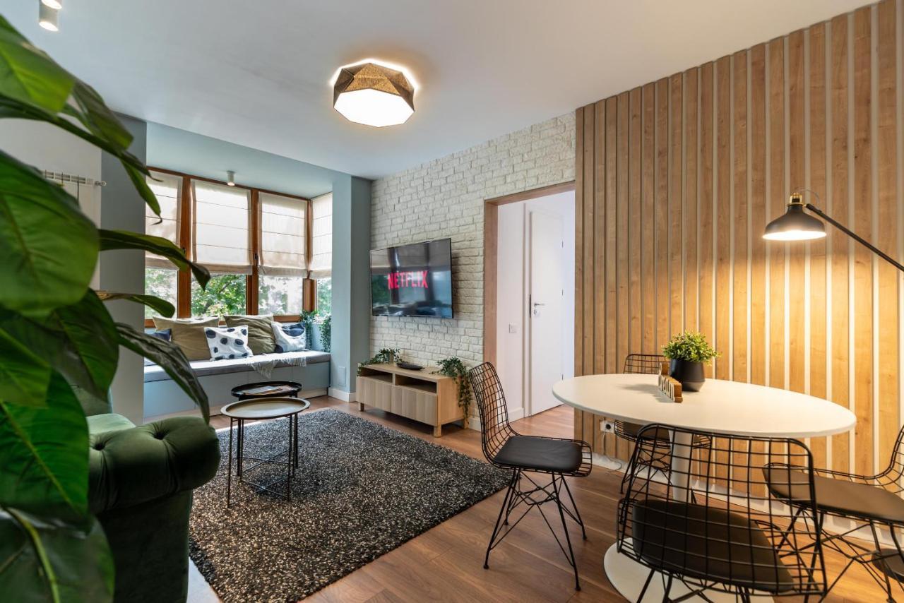 Downtown Retreat: Spacious 2-Br By Unirii Square 부쿠레슈티 외부 사진