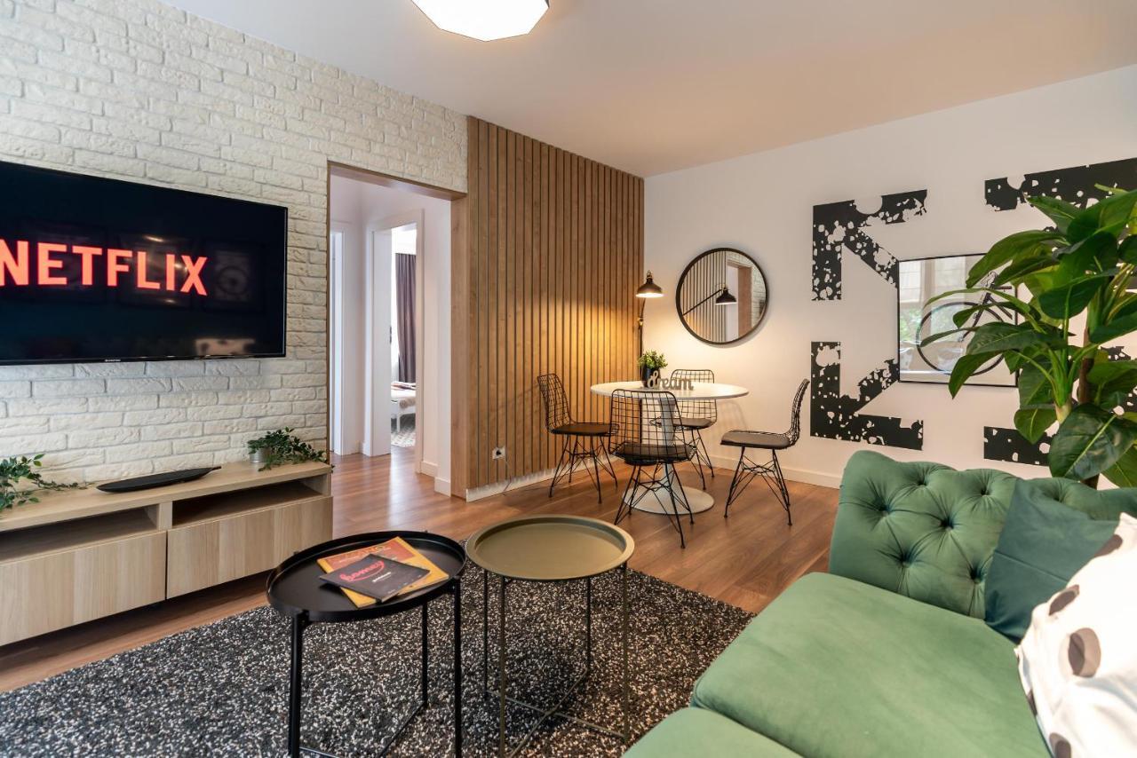 Downtown Retreat: Spacious 2-Br By Unirii Square 부쿠레슈티 외부 사진