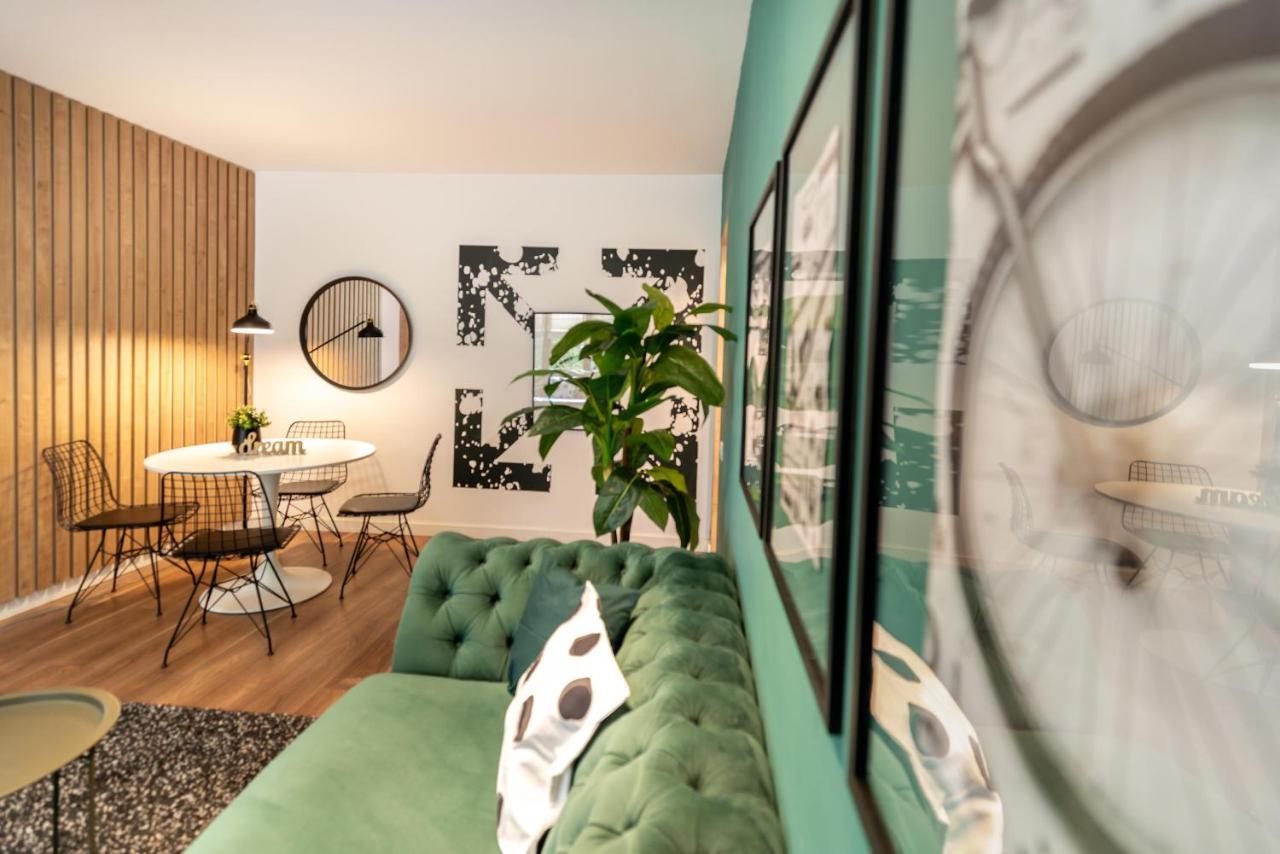 Downtown Retreat: Spacious 2-Br By Unirii Square 부쿠레슈티 외부 사진