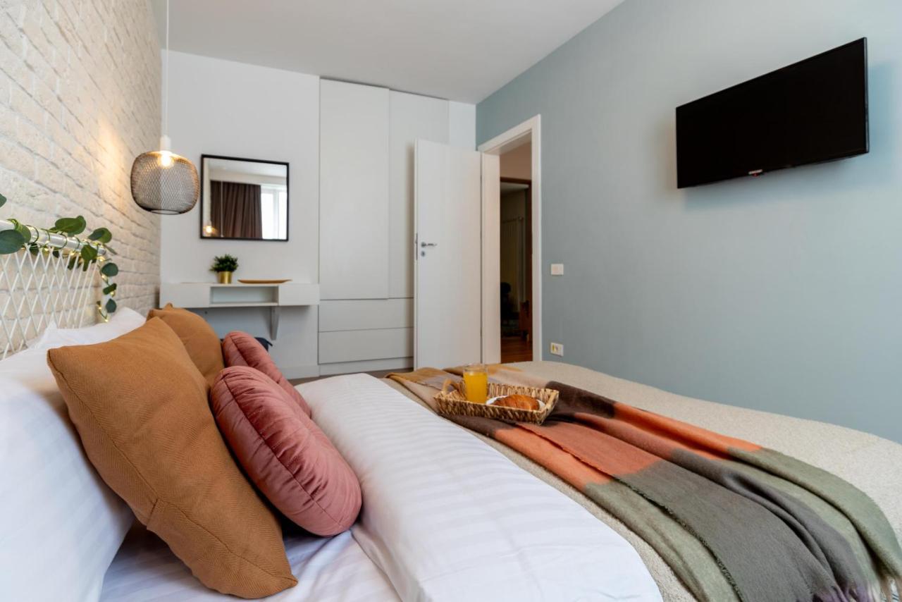 Downtown Retreat: Spacious 2-Br By Unirii Square 부쿠레슈티 외부 사진