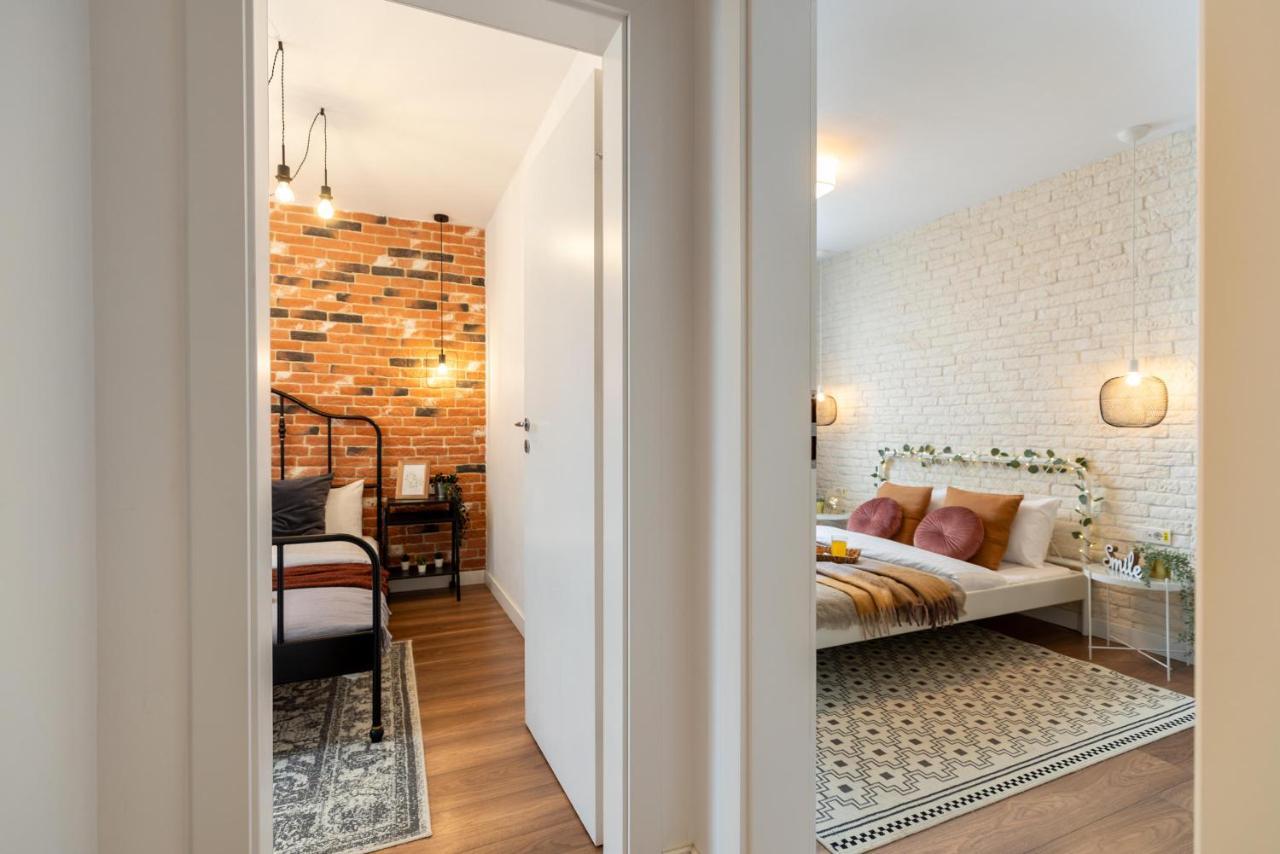 Downtown Retreat: Spacious 2-Br By Unirii Square 부쿠레슈티 외부 사진