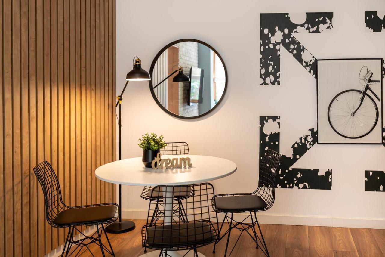 Downtown Retreat: Spacious 2-Br By Unirii Square 부쿠레슈티 외부 사진