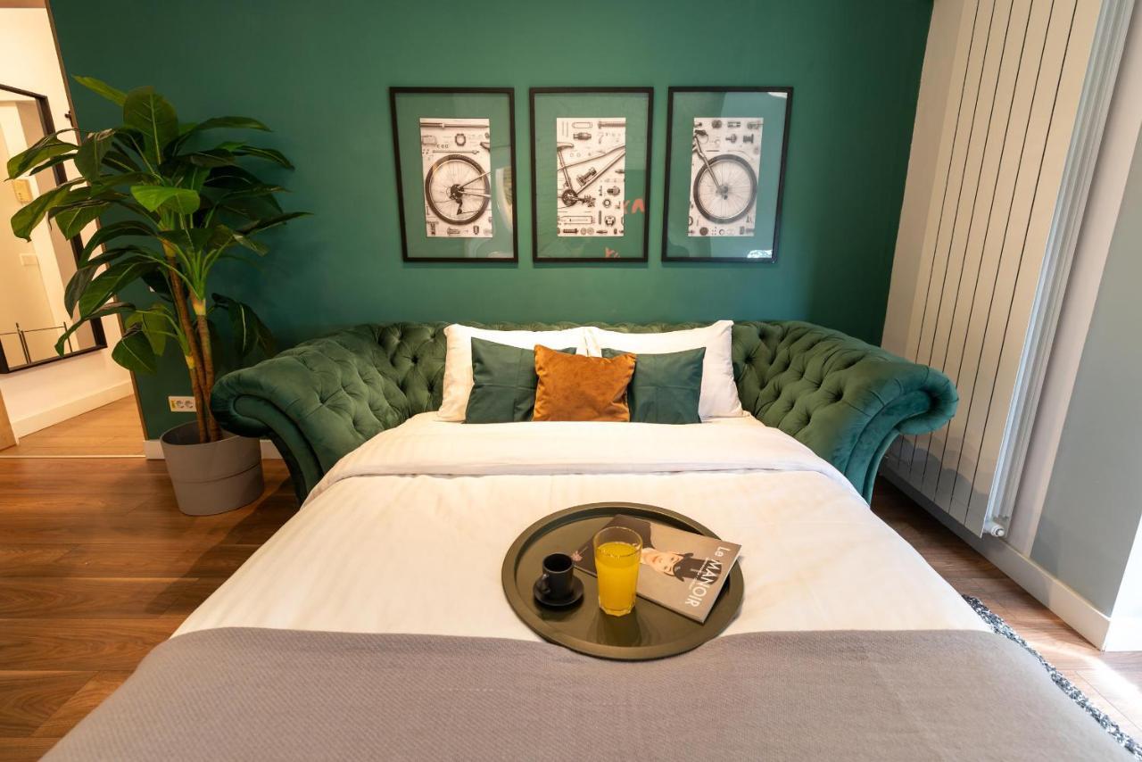 Downtown Retreat: Spacious 2-Br By Unirii Square 부쿠레슈티 외부 사진