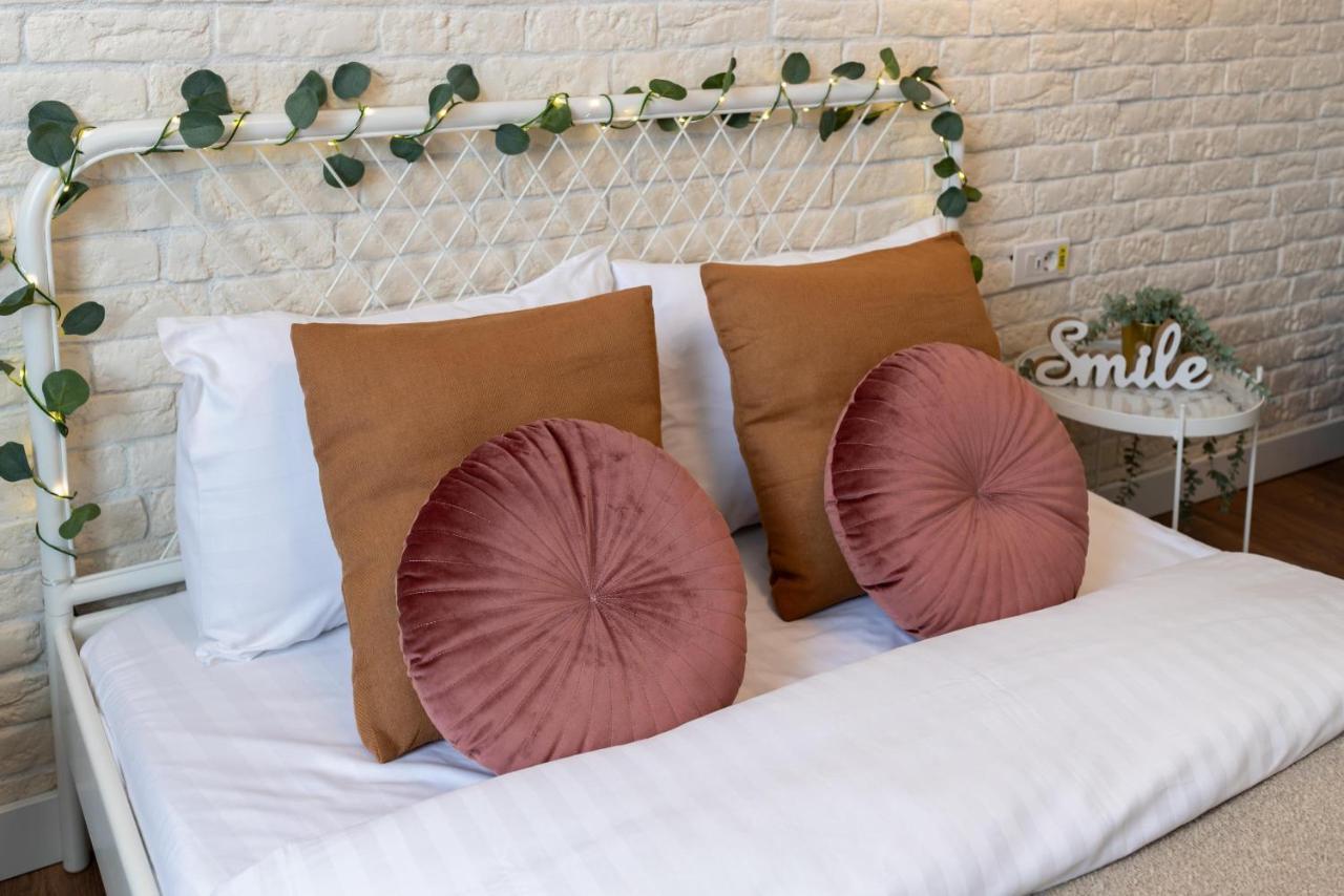 Downtown Retreat: Spacious 2-Br By Unirii Square 부쿠레슈티 외부 사진